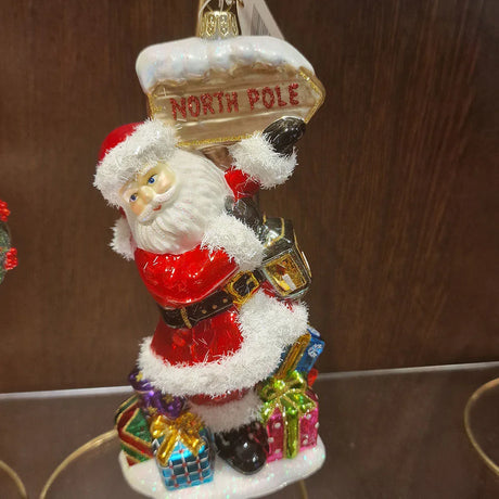 Babbo Natale con cartello North Pole